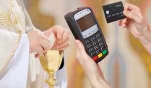 Magyarországon először: bankkártyás persely a templomban!