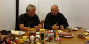 Mi történik, ha egy kuriális bíboros éjszakai szállást kér egy hajléktalanszállóban?