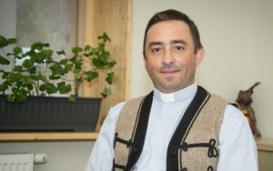 Így kellene imádkozzunk és magyarként éljünk – Bilibók Géza atya pünkösdi gondolatai