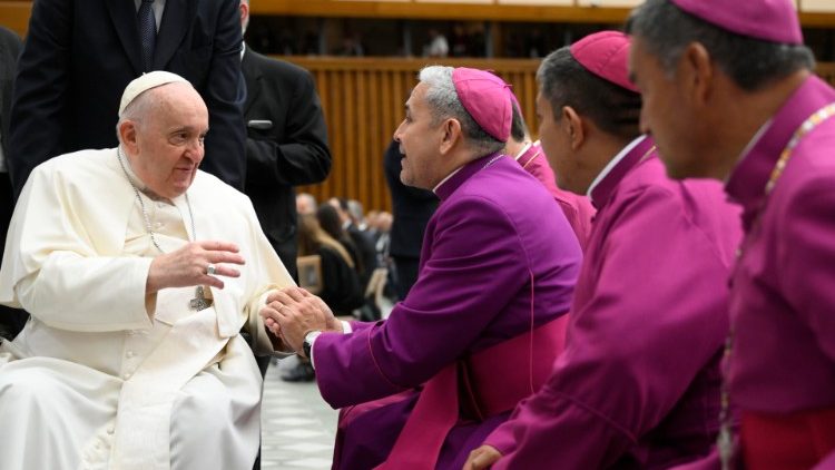 Ferenc pápa: Jézus az evangelizáció felülmúlhatatlan modellje 4 Püspök-társak köszöntése