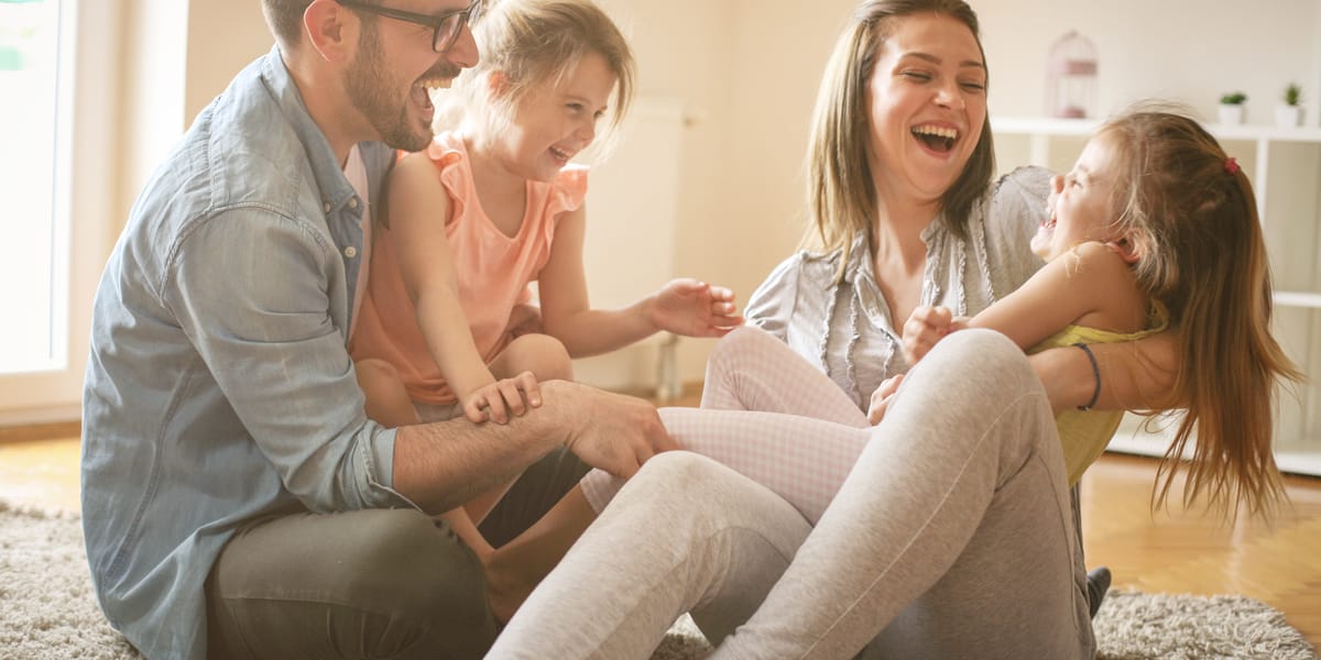 12 játék, amiket a családdal lehet játszani és nem kívánnak semmiféle felszerelést 1 csalad jatek gyermekek