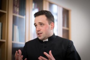 Hivatás, papság, paphiány - Interjú Dallos Tamás püspöki szertartóval 3 Hivatás, papság, paphiány – Interjú Dallos Tamás püspöki szertartóval