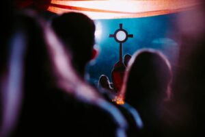 A NEK veszélyforrás vagy kegyelemözön?