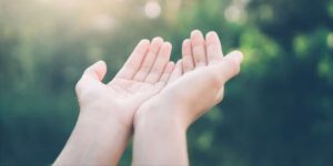 Ajánljuk hozzátartozóinkat az Atyának a Gyermek Jézusról nevezett Szent Teréz szép imájával 5 Ajánljuk hozzátartozóinkat az Atyának a Gyermek Jézusról nevezett Szent Teréz szép imájával