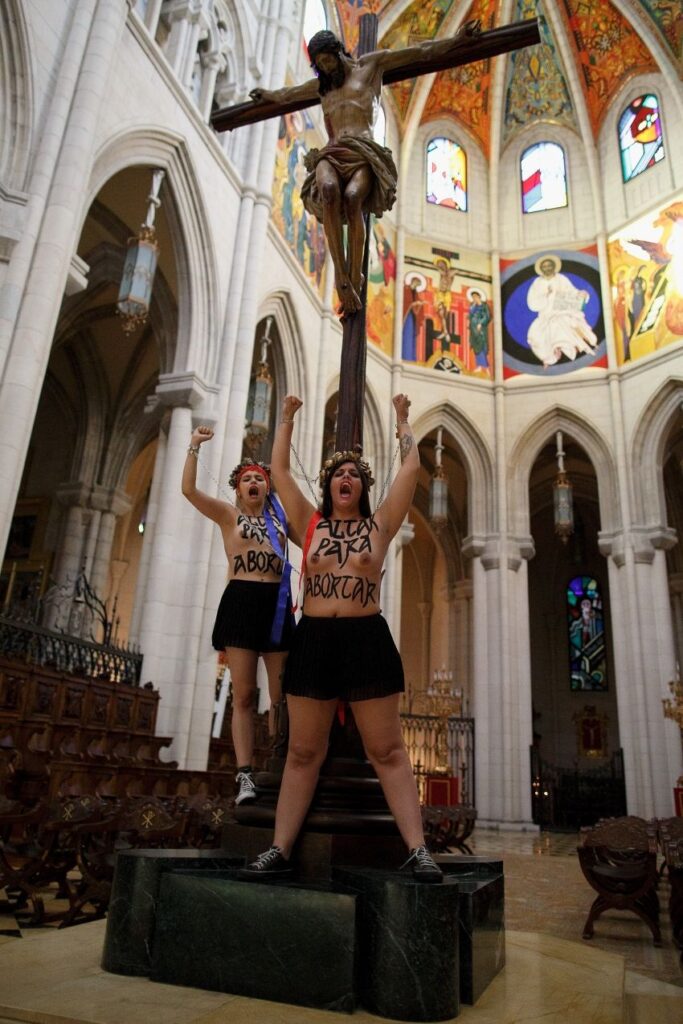 femen a templomban compressor