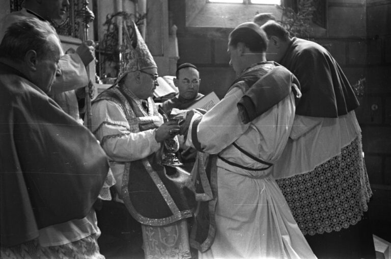 Főpapi sors Nagyboldogasszony árnyékában 8 Főpapi sors Nagyboldogasszony árnyékában