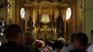 „Nekünk kell békét teremtenünk” – lélekemelő rövidfilm készült Kópháza kegytemplomáról