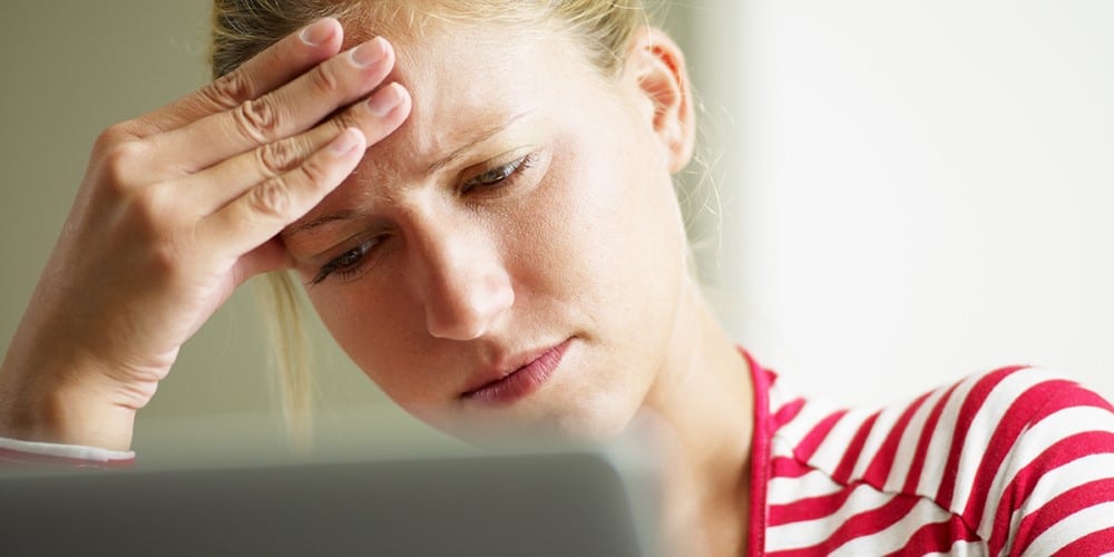 Válogassuk meg a híreket – boldogabbak leszünk! 1 gondterhelt no Egyedi