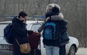 Háborús napló: Könnyek között meséli…