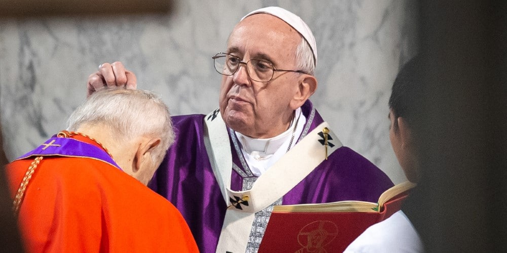 Vatikán: Hamvazószerdán a hamvazkodás testi érintés nélkül történjék 1 hamvazoszerda Ferenc papa Egyedi