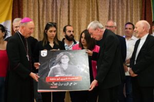 Püspökök sajnálkozásuknak adnak hangot a jeruzsálemi keresztényeket érő fenyegetések miatt 7 Püspökök sajnálkozásuknak adnak hangot a jeruzsálemi keresztényeket érő fenyegetések miatt