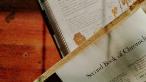 Robert Barron püspök: Miért tragikus botorság a tudomány és a vallás közötti feltételezett konfliktus