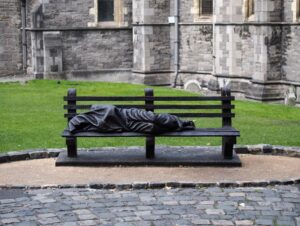 Hajléktalan Jézus. Mit üzennek a világon felbukkanó szobrok?