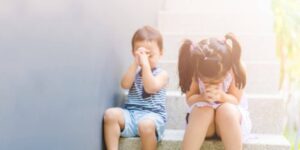 Rászóljunk-e vagy sem a gyermekre a családi ima közben?