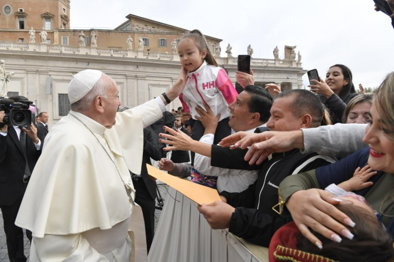 Ferenc pápa katekézise: A Szentléleknek köszönhetően lehullnak a szív láncai! 2 img1 35