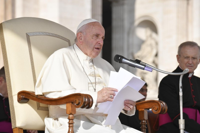 Ferenc pápa katekézise: A Szentléleknek köszönhetően lehullnak a szív láncai! 3 img1 36