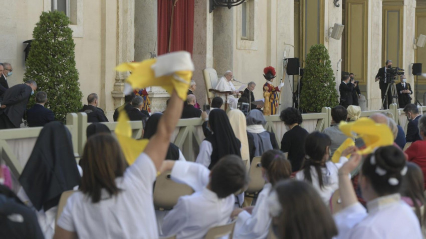 Ferenc pápa: Az imában Istennek kell megtérítenie minket, nem nekünk kell megtérítenünk Istent! 2 img1 377