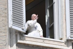 Ferenc pápa: A vírus világméretű terjedésére az ima világméretű terjedésével válaszoljunk!