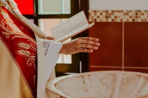 Esküvő, keresztelő… Megtagadhatja-e egy pap, hogy kiszolgáltassa ezeket a szentségeket? 2 Esküvő, keresztelő… Megtagadhatja-e egy pap, hogy kiszolgáltassa ezeket a szentségeket?