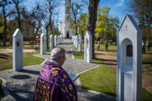 Posztmodern keresztút - lelkiismeret vizsgálat gyanánt 8 Posztmodern keresztút – lelkiismeret vizsgálat gyanánt