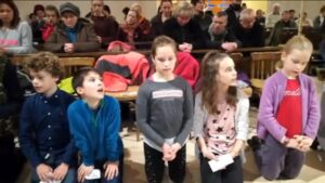 Keresztút a gyermekek tolmácsolásában – VIDEÓ