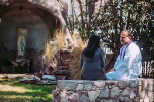 Amikor a pszichológus nem tud segíteni, segíthet a pap – Találjuk meg egymást podcast