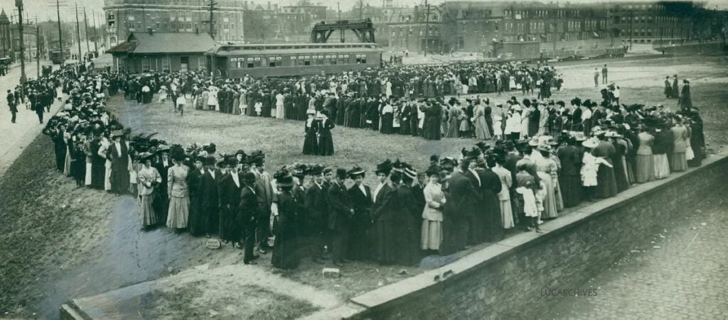line of visitors to St Anthony chapel car in Philadelphia 1908 Medium