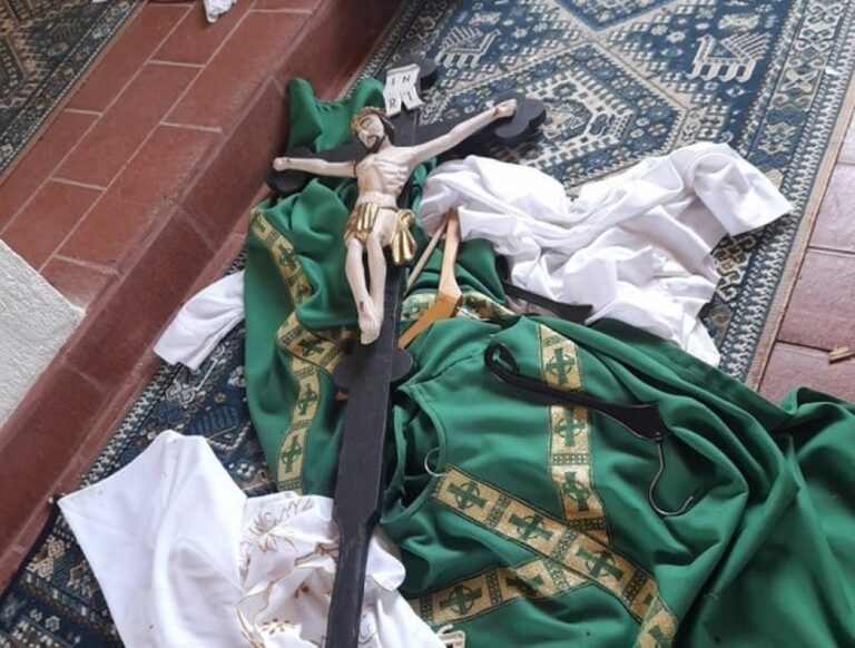 Vandálok törtek-zúztak a lothárdi templomban 1 Vandálok törtek-zúztak a lothárdi templomban