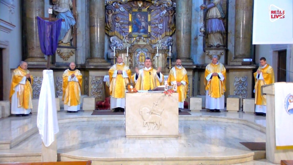 ÉLŐ KÖZVETÍTÉS: Nagypénteki szertartás 1 nagycsutortok Egyedi 1