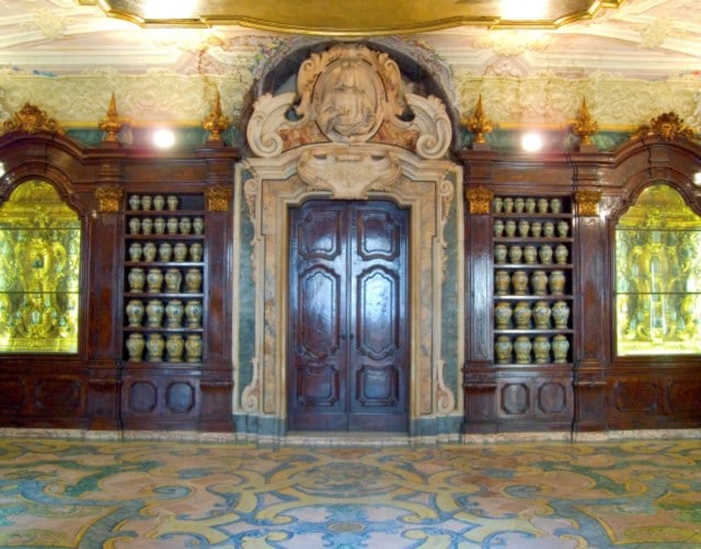 Egy kórház, amelyben 33 szent dolgozott! 2 napolyi korhaz dekor