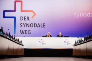 A német szög kibújik a zsákból