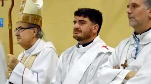 50 nap kóma után szentelték pappá 6 50 nap kóma után szentelték pappá