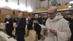 Istent szeretve visszanyerjük szépségünket – pápai lelkigyakorlat Aricciában