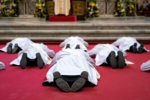 Házas férfiak pappá szentelésének feltételei