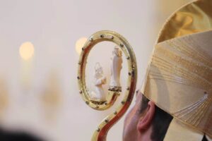 A püspöki pásztorbot. Péter, szeretsz te engem? 2 A püspöki pásztorbot. Péter, szeretsz te engem?