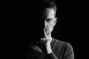 Elrejtőzve előbújni 3 Elrejtőzve előbújni