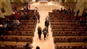 „Milyen meredeken” esik vissza a szentmisehallgatás aránya Lengyelországban? 3 „Milyen meredeken” esik vissza a szentmisehallgatás aránya Lengyelországban?