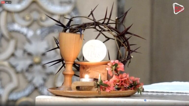 ÉLŐ KÖZVETÍTÉS: Szentmise az utolsó vacsora emlékére 10 ÉLŐ KÖZVETÍTÉS: Szentmise az utolsó vacsora emlékére