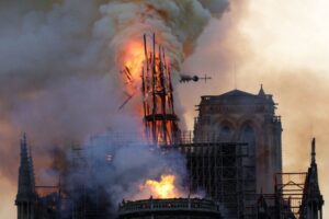 Notre Dame-i tűzeset: Megújulásra hív Erdő Péter bíboros
