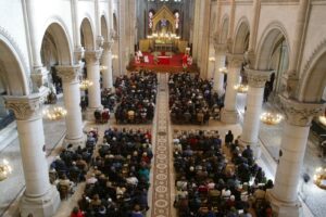 Van még keresztény vallásgyakorlat Franciaországban?