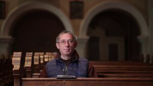 Adventi ráhangoló: Kinek az útja? Kinek a története?