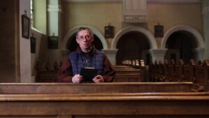 Adventi ráhangoló: Sötét istállóba, profán világba…