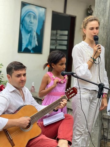 Kis karácsonyi csodák: misszióban a világ másik végén 6 FLORIANE BOULET Small