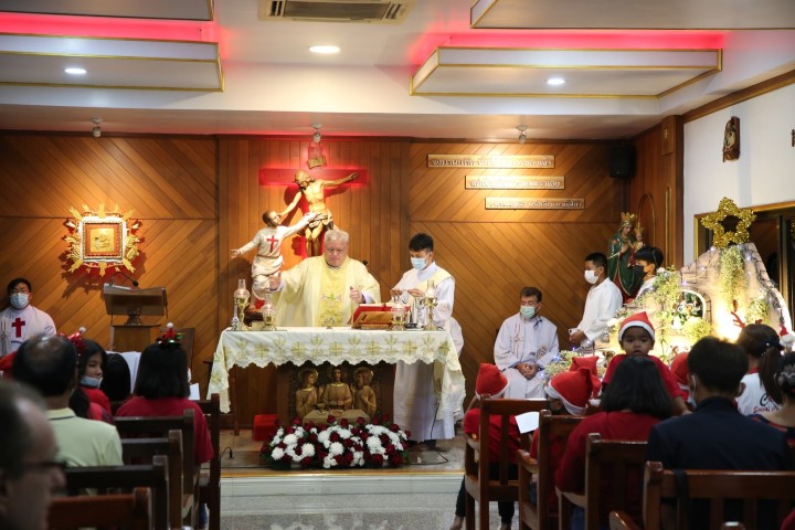 Kis karácsonyi csodák: misszióban a világ másik végén 2 RAYONG Small