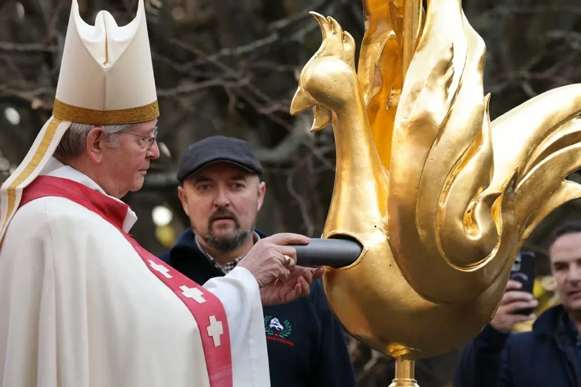 Flavie, Valentin, Dorian – A nevük fel van tüntetve a Notre-Dame huszártornyának csúcsán lévő kakas belsejében 1 https hypebeast.com image 2023 12 notre dame cathedral paris golden rooster phoenix 3 Medium