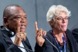 Az afrikai bíboros szerint a „Fiducia” hiteltelenítette a szinodalitásról szóló szinódust 4 Az afrikai bíboros szerint a „Fiducia” hiteltelenítette a szinodalitásról szóló szinódust