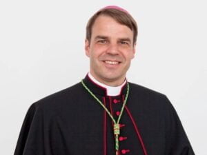 Oster püspök: Az egyház nem csak a jobboldali, hanem a baloldali szélsőségek ellen is fellép