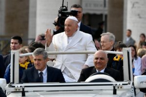 A pápák vállalják a nyilvános szereplések kockázatát 7 A pápák vállalják a nyilvános szereplések kockázatát