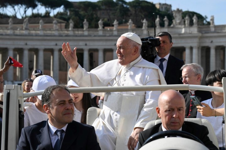 Ferenc pápa új katekézis sorozatot kezdett a „Lélek és a Jegyes” címmel 3 444236699 968770198590422 8068901518322928491 n Small