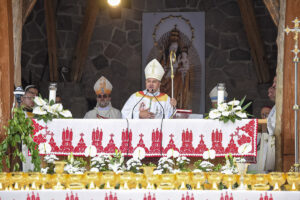 Felföldi László Csíksomlyón: A megújulásnak a közösség az ereje, forrása a családi asztal és az oltár